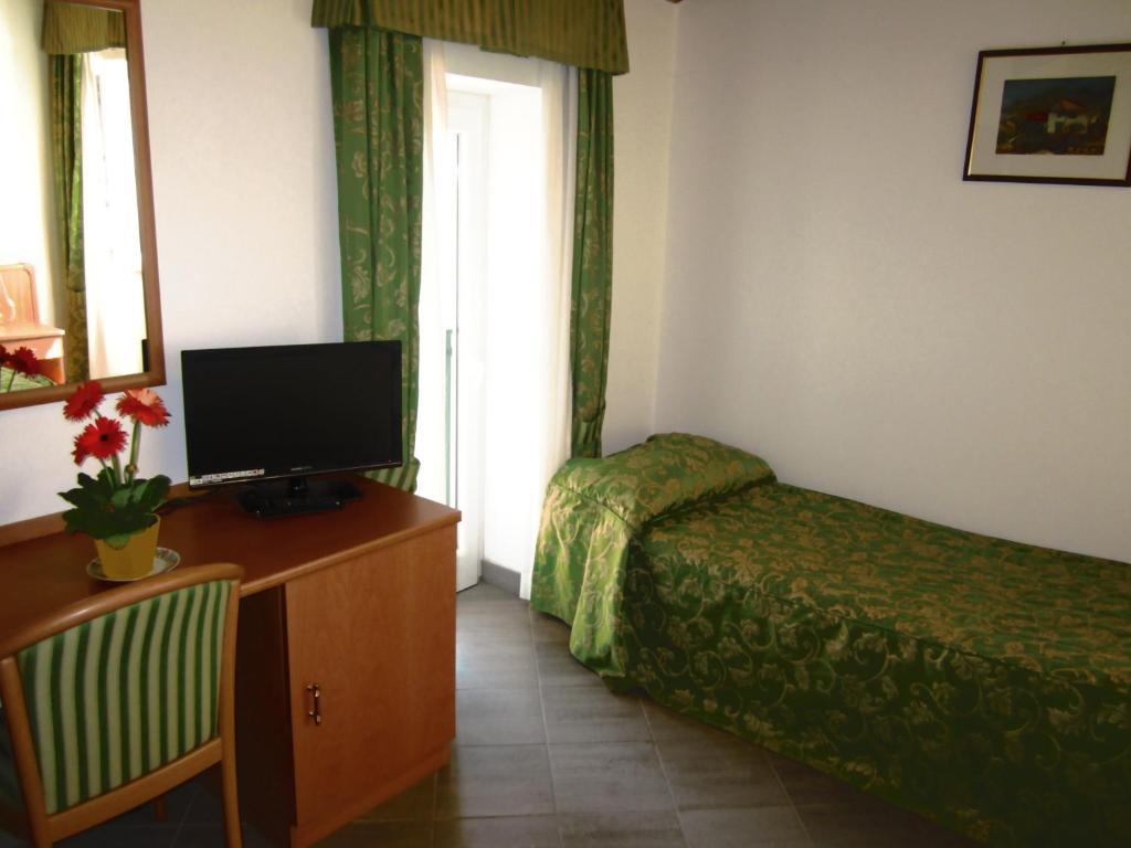 Albergo La Veranda Tavarone Exterior photo